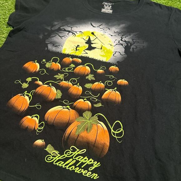 Vintage Happy Halloween Graphic T - Picture 2 of 4